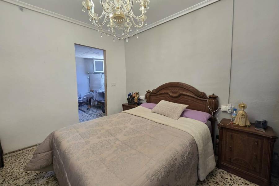 Re-sale - Country house - Novelda