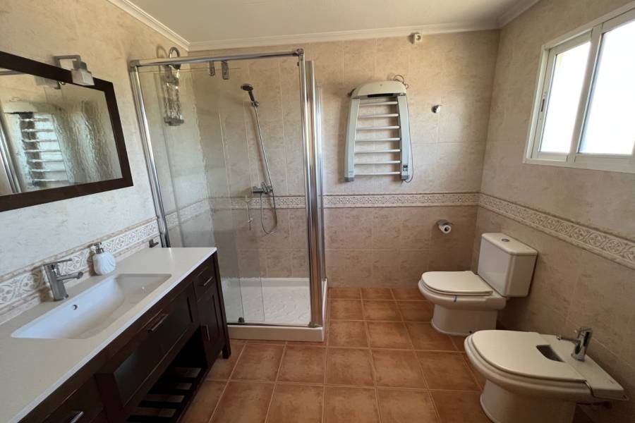 Re-sale - Country house - Crevillente