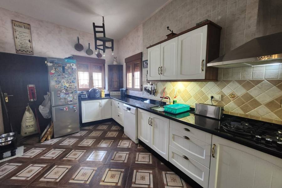 Re-sale - Villa - Algueña