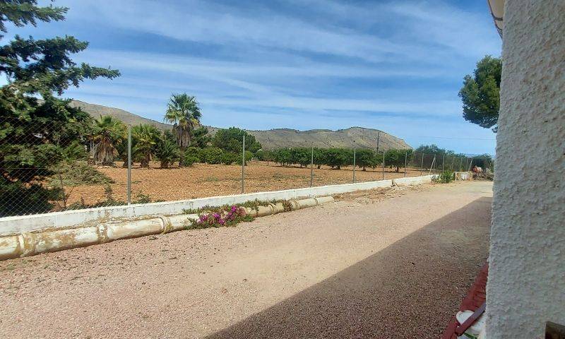 Re-sale - Country house - Hondon De Las Nieves