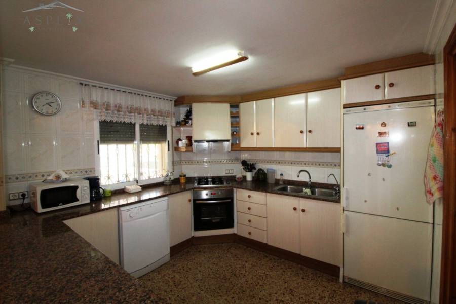 Re-sale - Country house - Hondon De Las Nieves