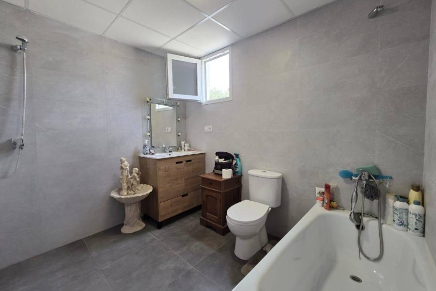 Re-sale - Country house - Novelda