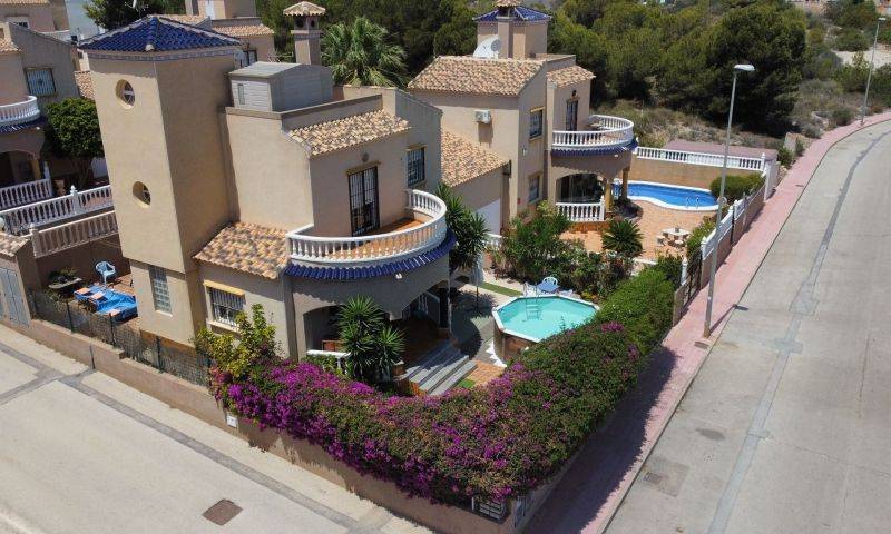 Re-sale - Villa - Villamartin