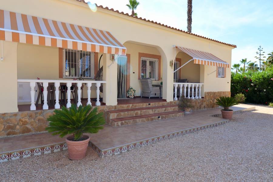 Re-sale - Country house - Orihuela