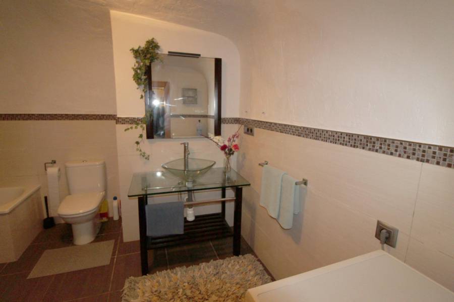 Re-sale - Cave house - Hondon De Las Nieves