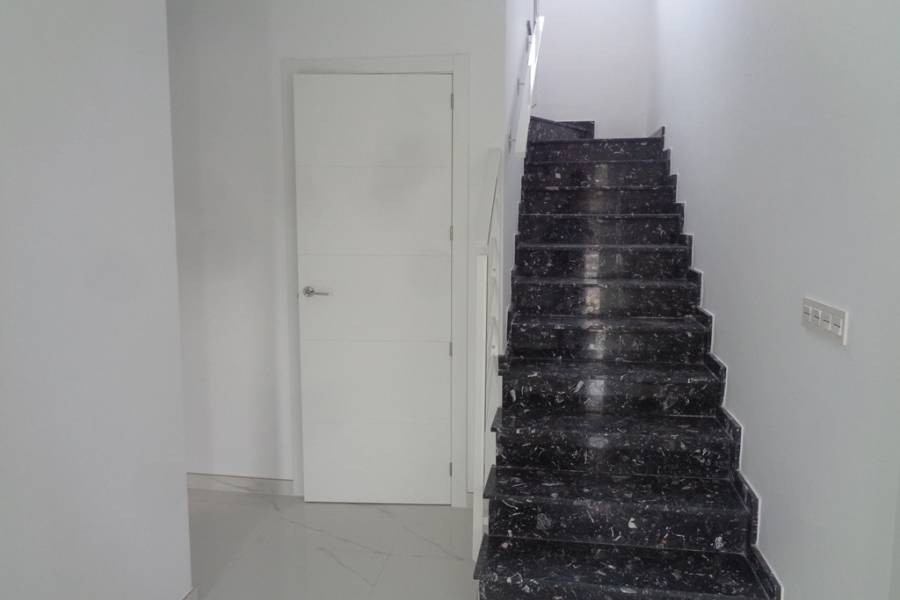 Obra Nueva - Chalet - Pinoso