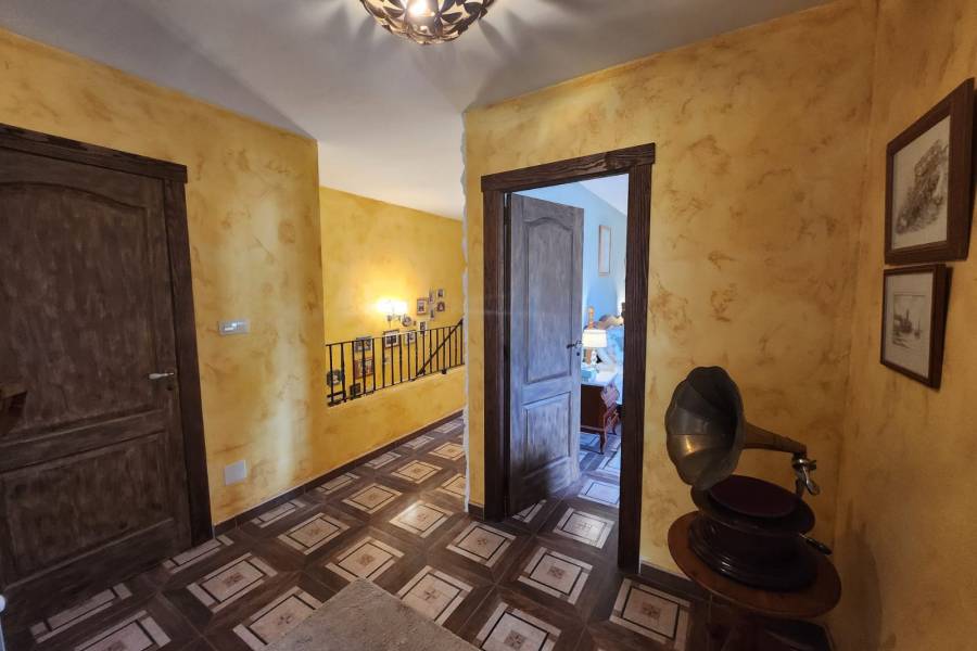 Re-sale - Villa - Algueña