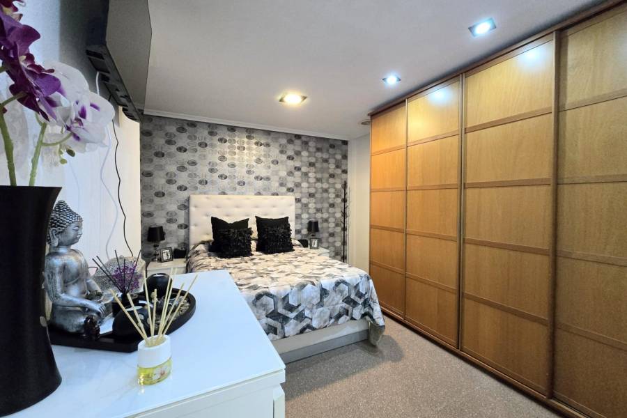 Re-sale - Flat - Elche