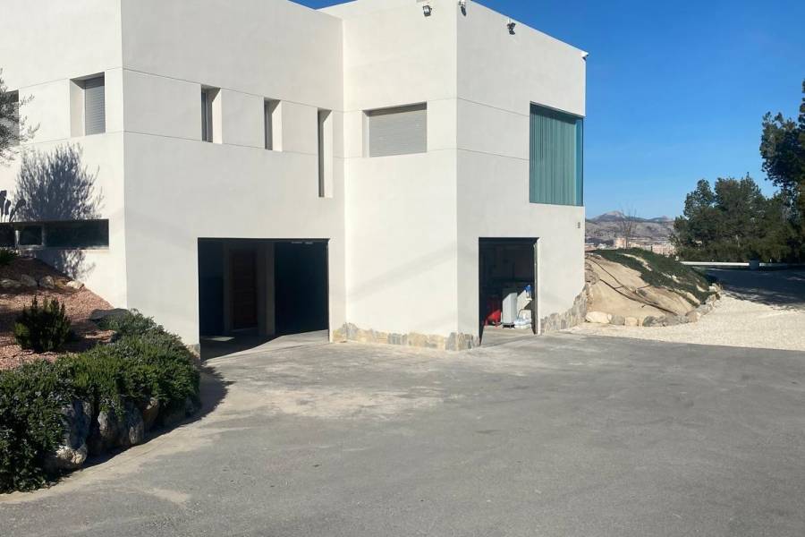 Re-sale - Country house - Petrer - Loma badá