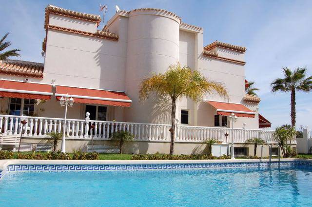 Re-sale - Villa - Playa Flamenca - Alicante