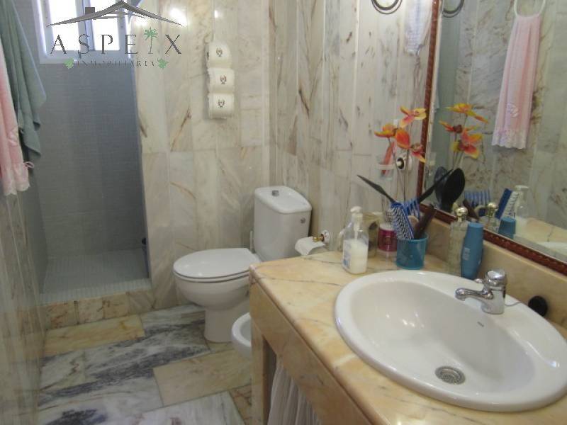 Re-sale - Villa - Elche