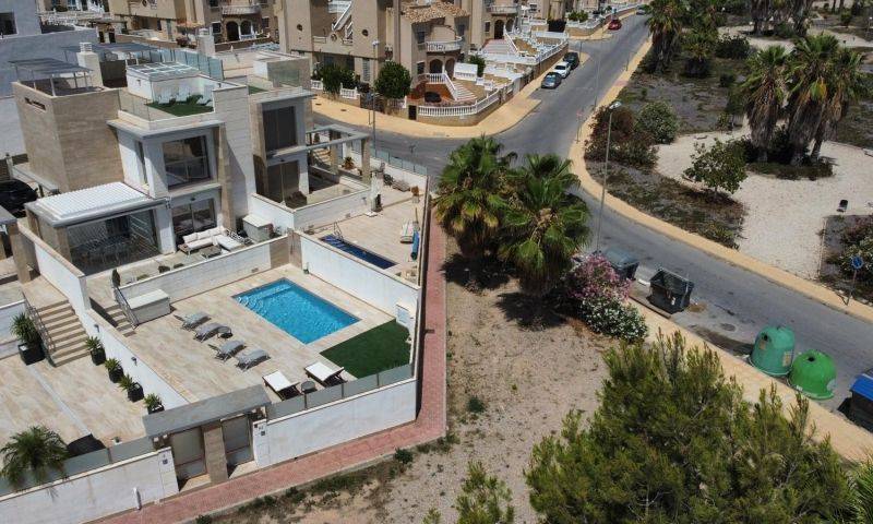 Re-sale - Villa - Villamartin