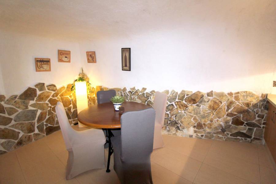Re-sale - Cave house - Hondon De Las Nieves