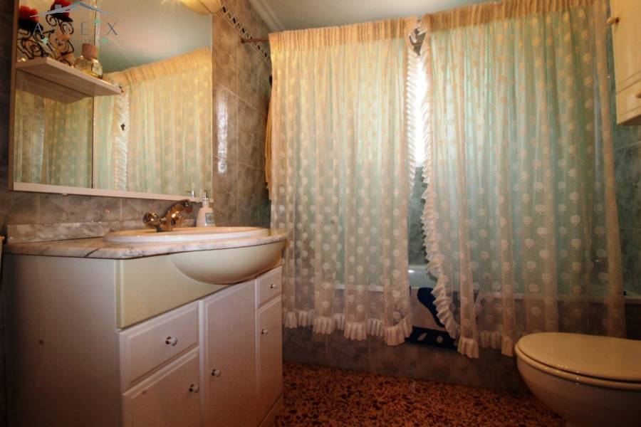 Re-sale - Country house - Hondon De Las Nieves