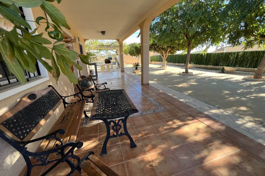 Re-sale - Country house - Crevillente