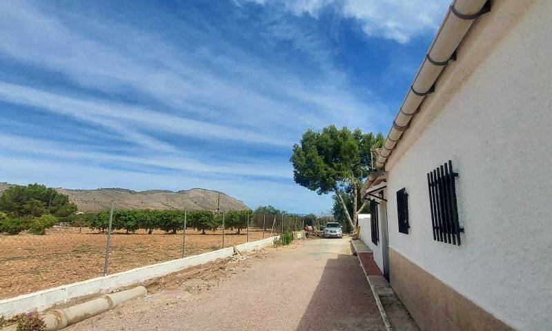 Re-sale - Country house - Hondon De Las Nieves