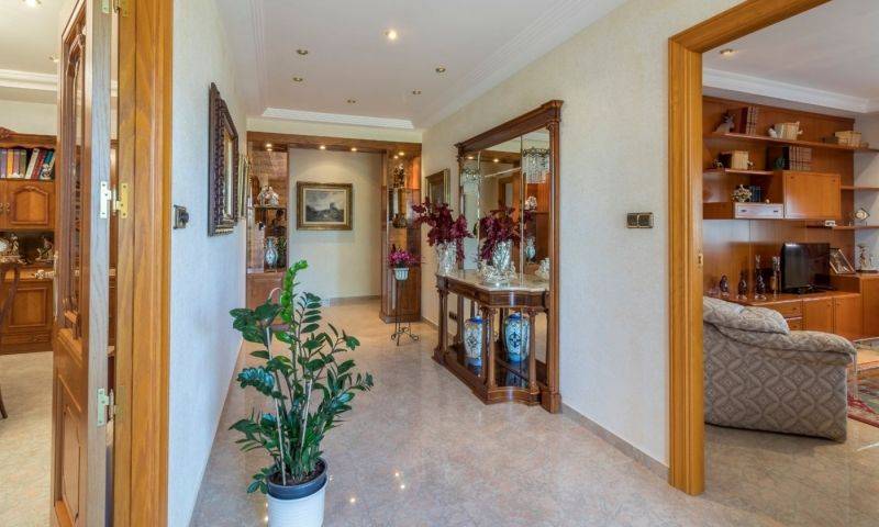 Re-sale - Villa - Elche