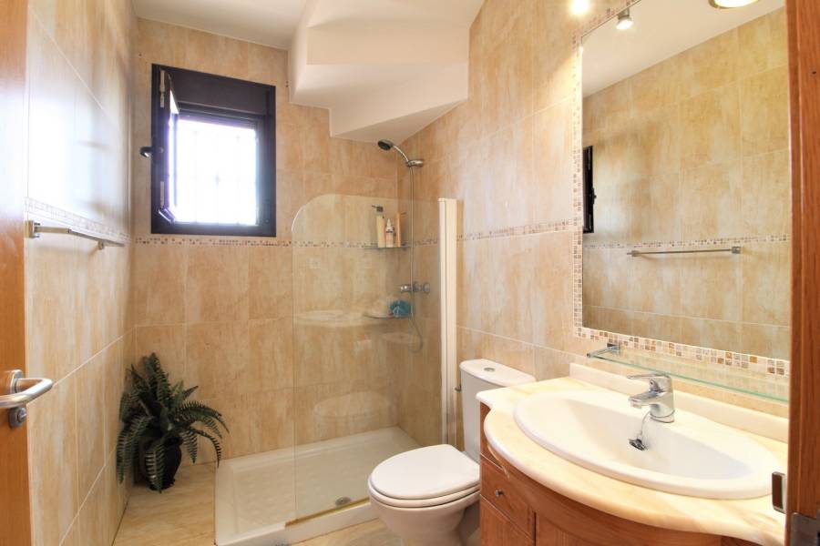 Re-sale - Villa - Villamartin