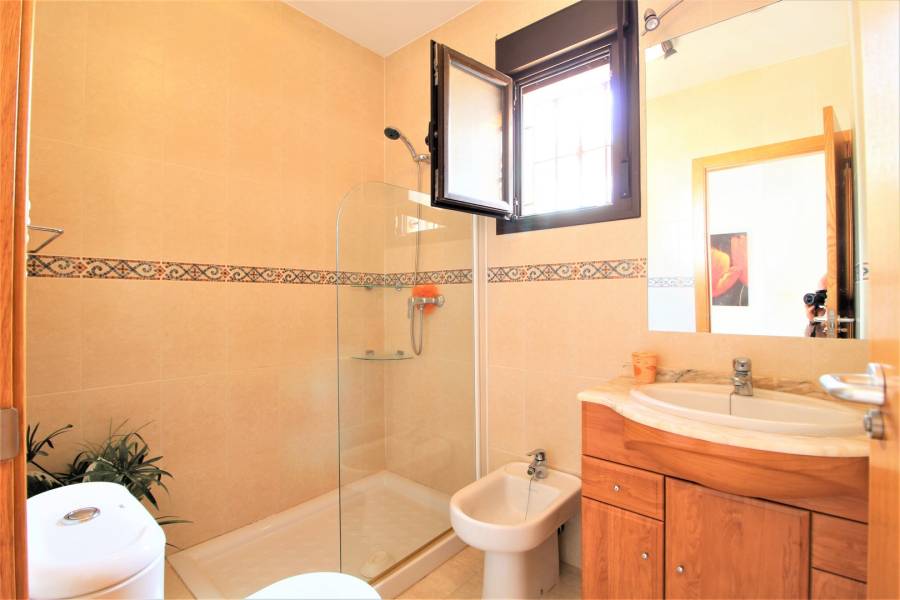 Re-sale - Villa - Villamartin